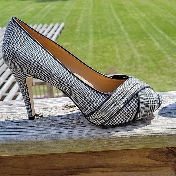 Talbots Shoes - Talbots White & Black Checkered Shoes sz 6.5 M